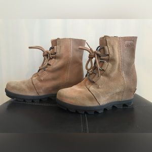 SOREL Inclined Boots. Size 2 (see photo). BUNDLE AND SAVE!!!!